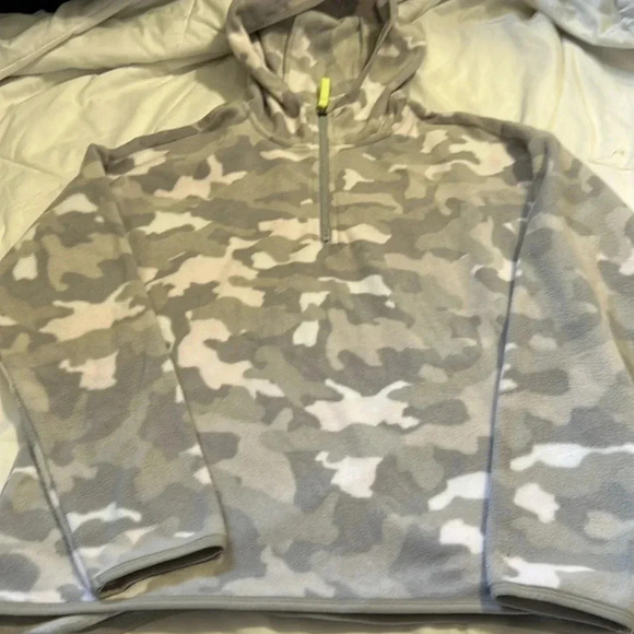 Fila Sport Women’s Camouflage Fleece Hooded Sweatshirt size S NWT - Picture 3 of 6